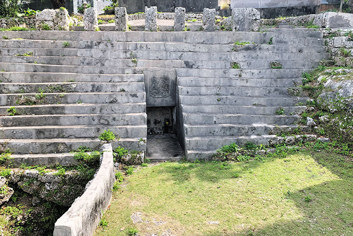 仲宗根豊見親の墓